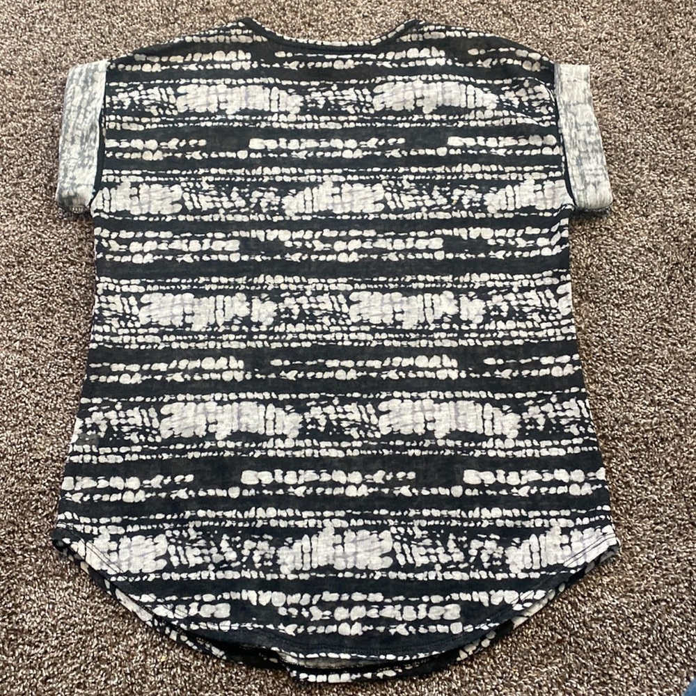Mossimo tee - Picture 2 of 3